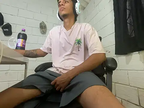 Вебкам-шоу Max_TheHorseDick
