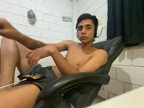 Max_TheHorseDick Show Webcam