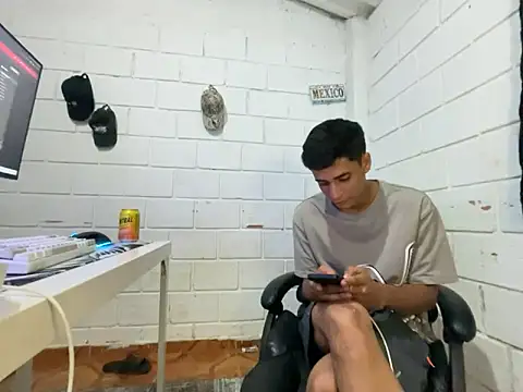 Max_TheHorseDick Pertunjukan Webcam