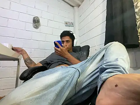 Max_TheHorseDick Show Webcam