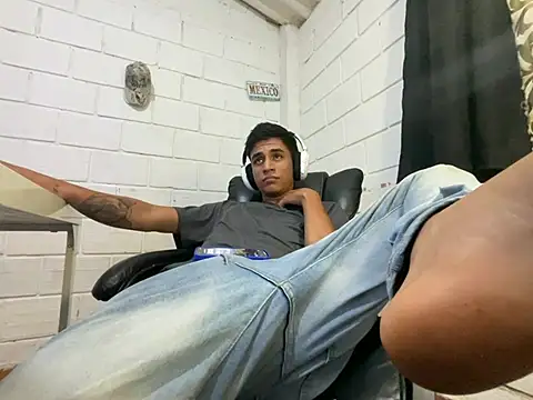Show de Max_TheHorseDick na webcam