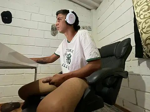 Max_TheHorseDick Adlı Modelin Web Kamerası Şovu