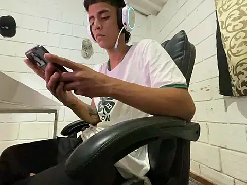 Max_TheHorseDickn Webbikameraesitys