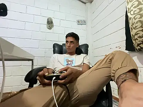 Max_TheHorseDick Webcamshow