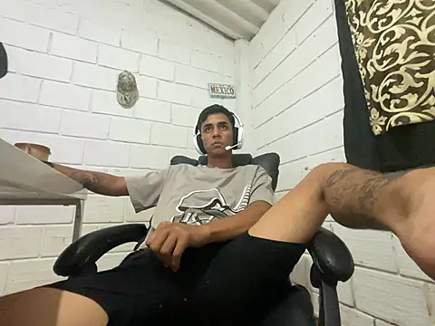 Max_TheHorseDick webkamerás műsora