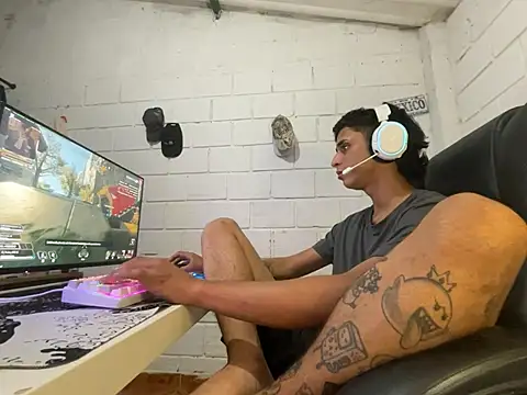 Max_TheHorseDick webcam show