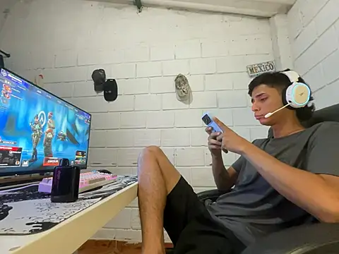Max_TheHorseDick Pertunjukan Webcam