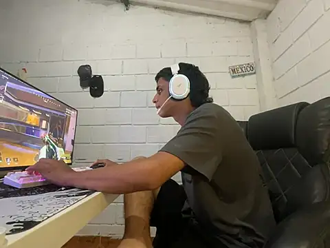 Max_TheHorseDick Adlı Modelin Web Kamerası Şovu