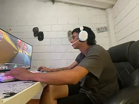 Max_TheHorseDick Webcamshow