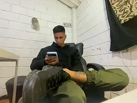 Max_TheHorseDick XXX чат на живо