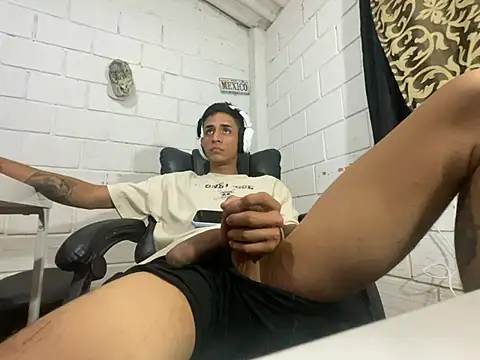 Max_TheHorseDick Show Webcam