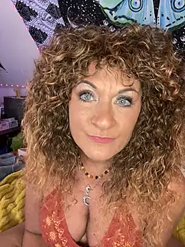 SuzyCatzz's Webcam Show