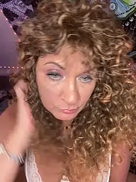 دردشة SuzyCatzz الجنسية المباشرة