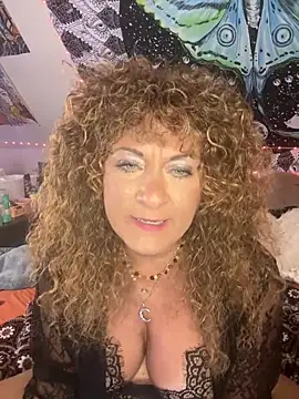 SuzyCatzz: διαδικτυακό σόου στην κάμερα