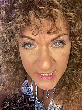 SuzyCatzz's Webcam Show