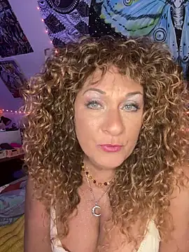 SuzyCatzz's Live XXX Chat