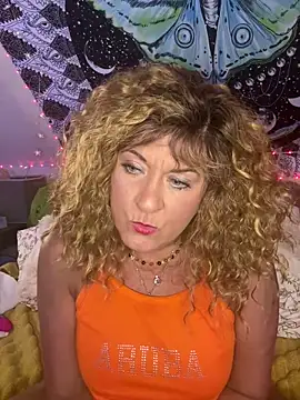 SuzyCatzz's Webcam Show