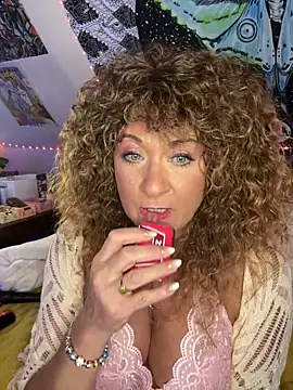SuzyCatzz Show in webcam