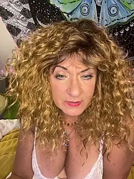 SuzyCatzz's Webcam Show