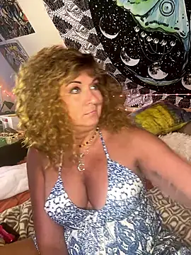 SuzyCatzz's Webcam Show