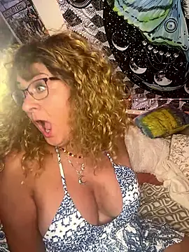 SuzyCatzz Live XXX-Chat