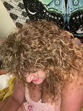SuzyCatzz's Webcam Show