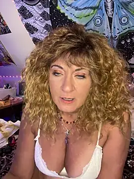 SuzyCatzz Chat XXX in diretta