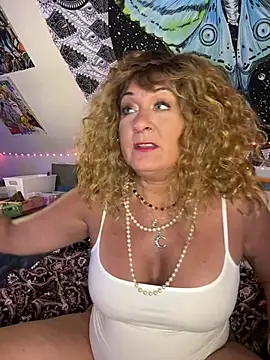 צ'אט XXX בשידור ח י של SuzyCatzz