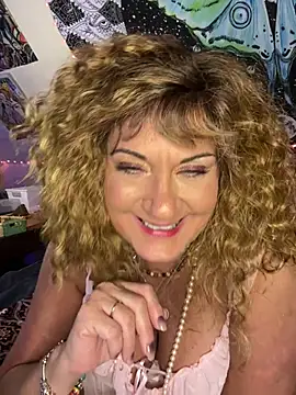 SuzyCatzz's Webcam Show