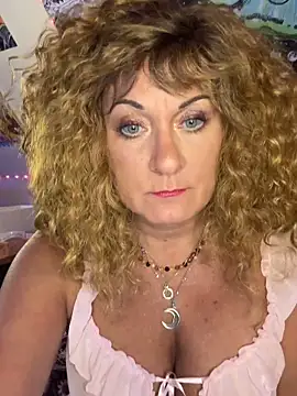 SuzyCatzz's Live XXX Chat