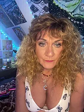 SuzyCatzz's Live XXX Chat