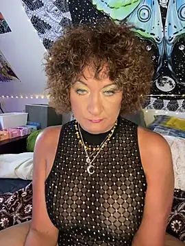 SuzyCatzz Show in webcam