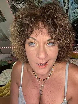 SuzyCatzz's Webcam Show