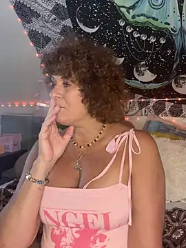 SuzyCatzz's Webcam Show