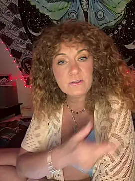 SuzyCatzz's Webcam Show