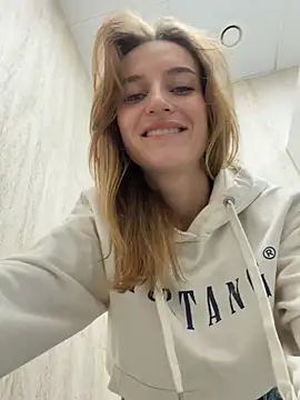 -AngelAri- Adlı Modelin Canlı XXX Sohbeti