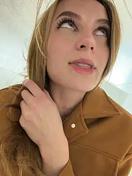 -AngelAri- Show in webcam