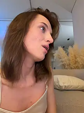 -AngelAri- Show in webcam
