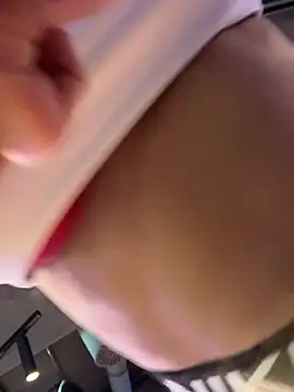 Webkamerová show F3ckd0lllucy