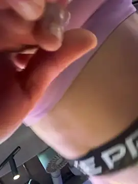 Webkamerová show F3ckd0lllucy