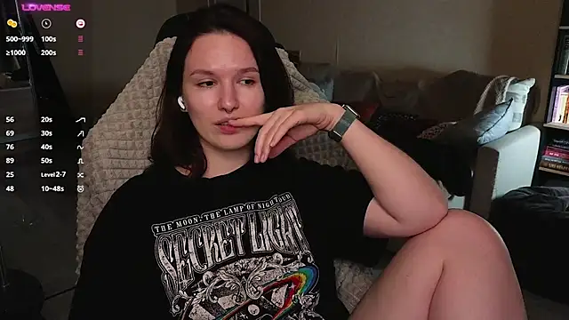 Val_lava's Live Chat Room