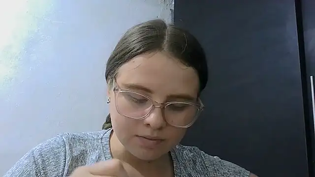 HellenMiyer1111's Live XXX Chat