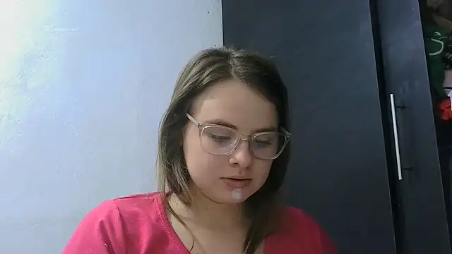 Chat +18 de HellenMiyer1111 ao vivo