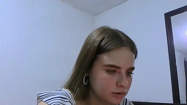Chat +18 de HellenMiyer1111 ao vivo