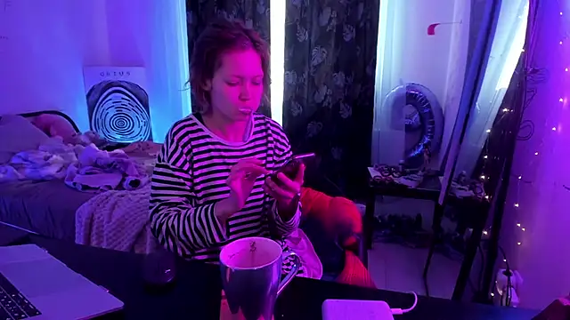 Show modela AnnexedPistol na web-kameri