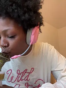mochakaia Show in webcam