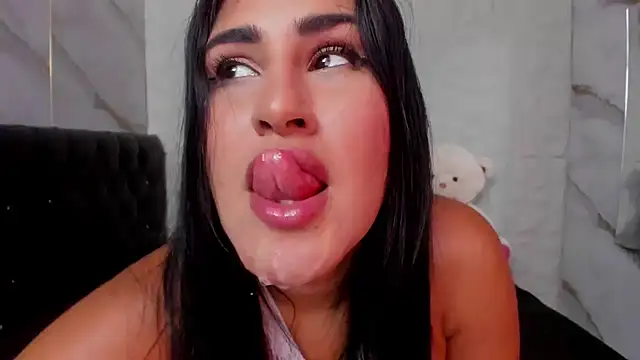 rosalia-04's Live XXX Chat