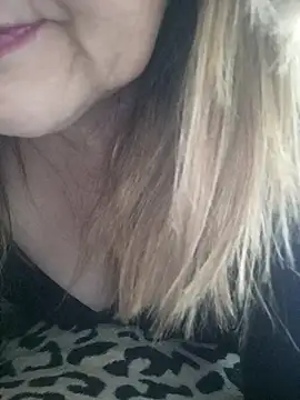 sua_sub_ live XXX chat