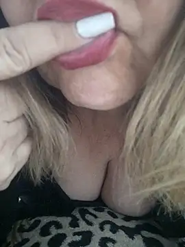 sua_sub_'s Live XXX Chat
