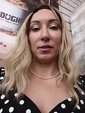 _AliceWine_'s Webcam Show